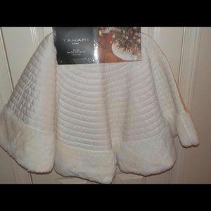 Tahari Christmas Tree Skirt Quilted Ivory White Faux Fur Trim Slim Line 48" NWT
